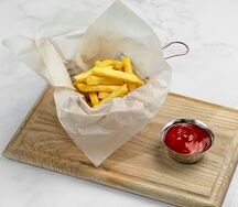 Картофель фри с кетчупом