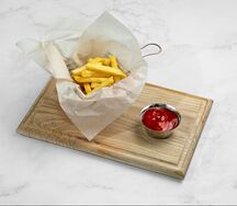 Картофель фри с кетчупом
