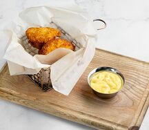 Наггетсы с сырным соусом или кетчупом