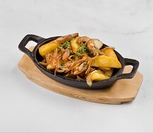 Картофель с грибами и луком