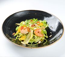 Салат с креветками и цукини