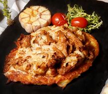 Свинина с лисичками