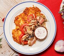 Деруны с беконом, шампиньонами и вешенками