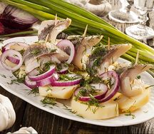Сельдь с отварным картофелем и луком