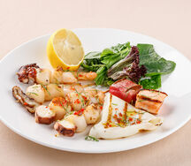 Ассорти морепродуктов на гриле