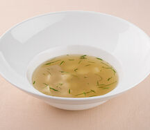 Куриный бульон с равиолини