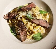 Паста с трюфельным соусом и телятиной