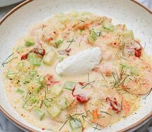 Креветки в сливочном соусе с цукини