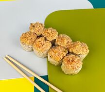 Запеченный ролл с цыпленком и снежным крабом