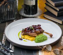 Утиная ножка с пюре из кукурузы