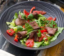 Салат с жареной косулей