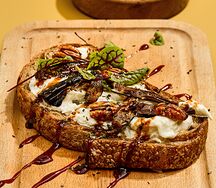 New Брускетта со стачателлой и маринованными баклажанами на льняном хлебе