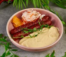 Колбаски с квашеной капустой и картофельным кремом