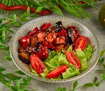 Теплый салат с семгой и овощами гриль
