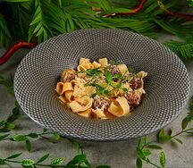 Феттуччине в сливочно-сырном соусе с митболами из индейки