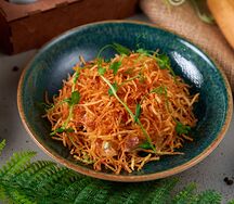 Салат с курицей гриль и картофелем пай