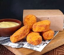 Куриные наггетсы с соусом