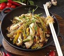 Вок по-тайски с курицей