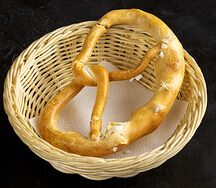 Брецель с морской солью
