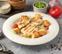 Салат Цезарь с курицей
