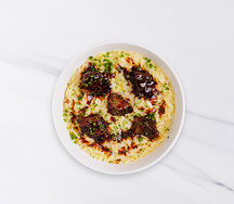 Орзо с томлеными щечками, карамельным луком и маскарпоне