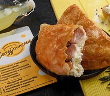 Чебурек с красной рыбой и сливочным сыром