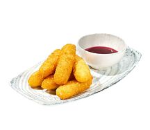 Сырные палочки с клюквенным соусом