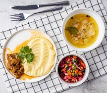 Гуляш с картофельным пюре, Винегрет и суп-лапша