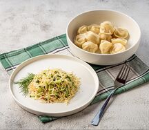 Пельмешки куриные отварные и салат Блондинка