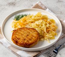 Шницель из индейки с тушеной капустой