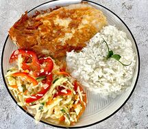 Куриная грудка в сыре с рисом и салат Весенний