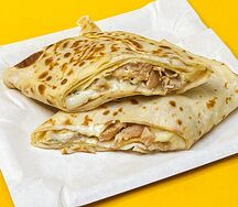 Шаверма в блине с курицей и сыром