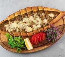 Пиде с фаршем и сыром