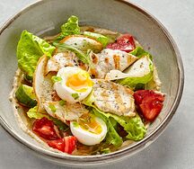 Салат Романо с куриным филе и фирменным соусом