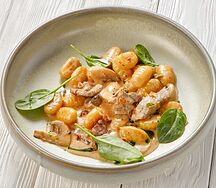 Ньокки с грибами и жареной говядиной