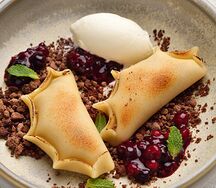 Равиоли из кенигсбергского марципана с бананово-карамельной начинкой