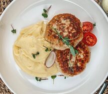 Картофельное пюре с мятными куриными котлетками