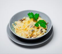 Паста с курицей и грибами
