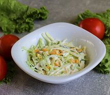 Салат капустный с кукурузой