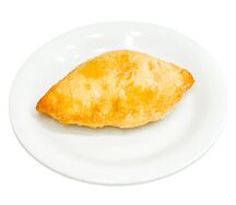 Жареный пирожок с капустой