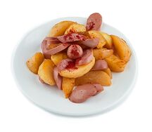 Запеченный картофель с сосисками