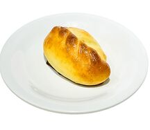 Печеный пирожок с капустой