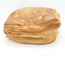 Слойка с ветчиной и сыром