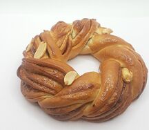 Калач со сгущенкой