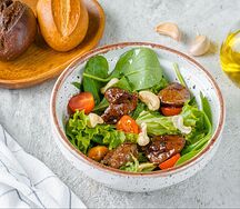 Теплый салат с куриной печенью