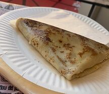 Блин с охотничьей колбаской и сыром