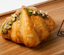 Мини - круассан фисташковый