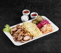 Шаурма на тарелке с гарниром