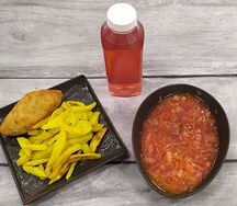 Борщ с мясом, картофель жареный, котлета куриная, морс клюква