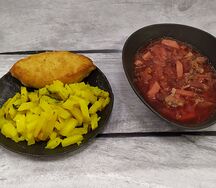 Борщ, котлета куриная, картофель жареный